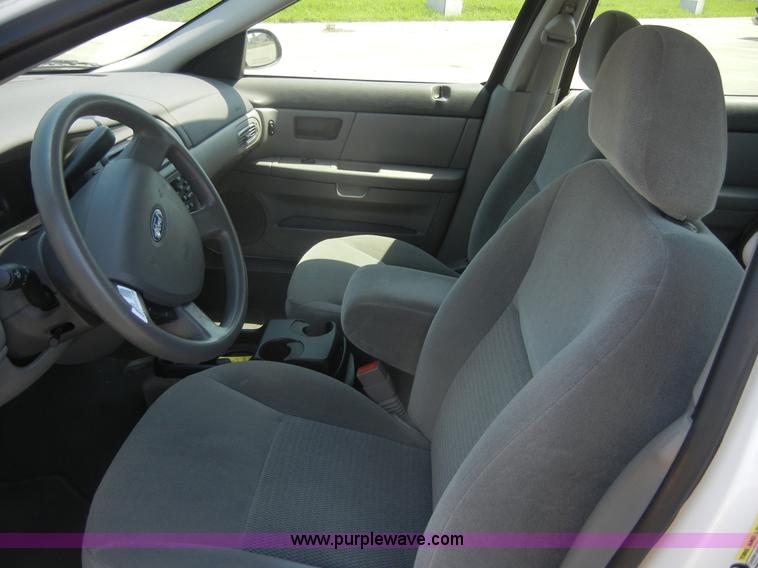 image for item 2399 2006 Ford Taurus SE