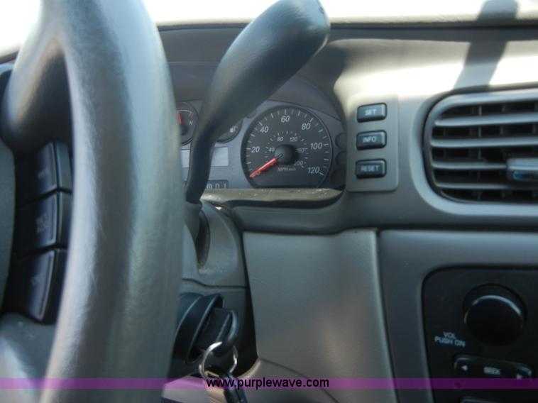 image for item 2399 2006 Ford Taurus SE