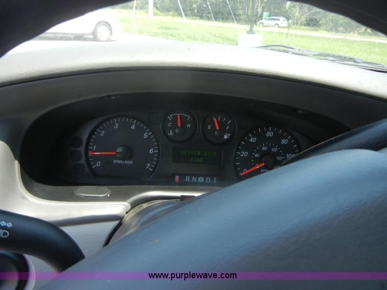 image for item 2399 2006 Ford Taurus SE