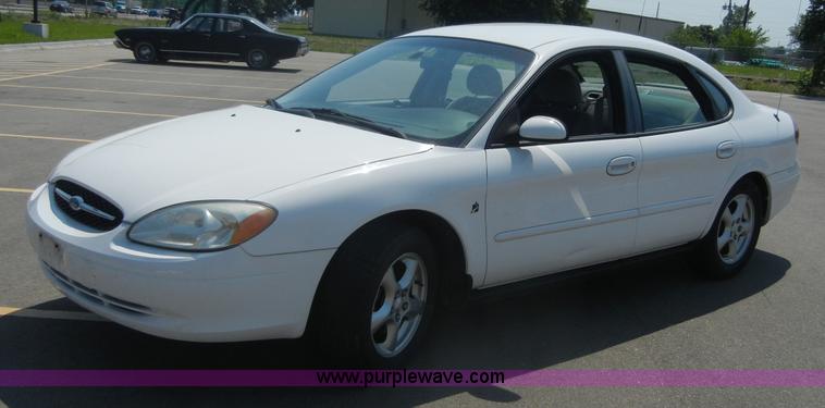 image for item 2400 2002 Ford Taurus SE