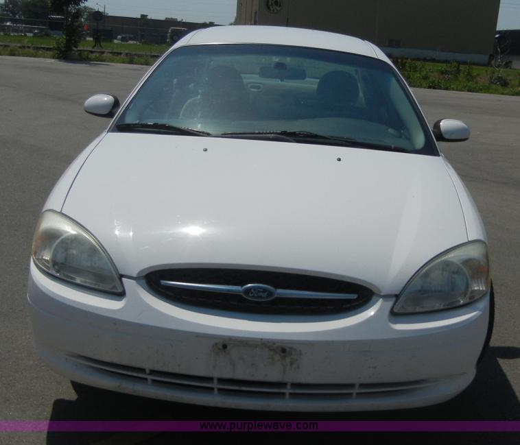 image for item 2400 2002 Ford Taurus SE