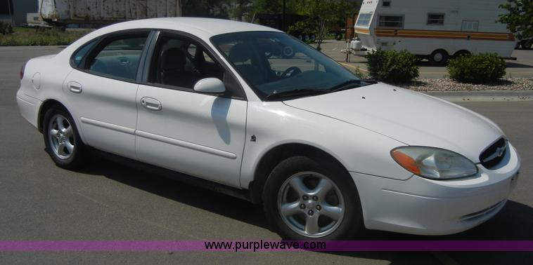 image for item 2400 2002 Ford Taurus SE
