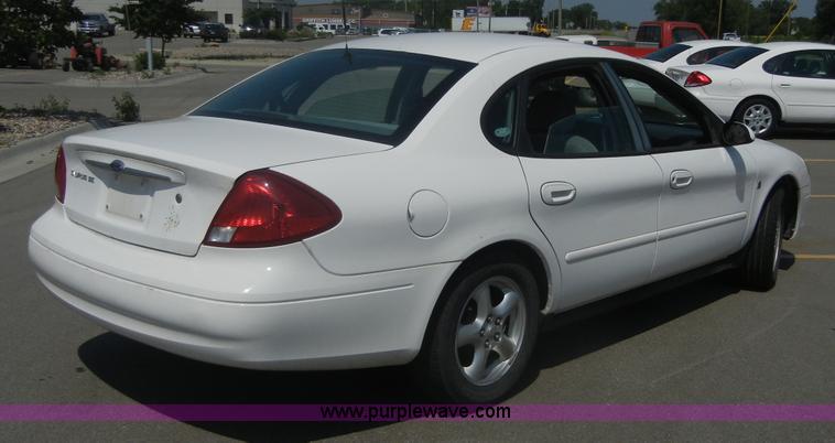 image for item 2400 2002 Ford Taurus SE