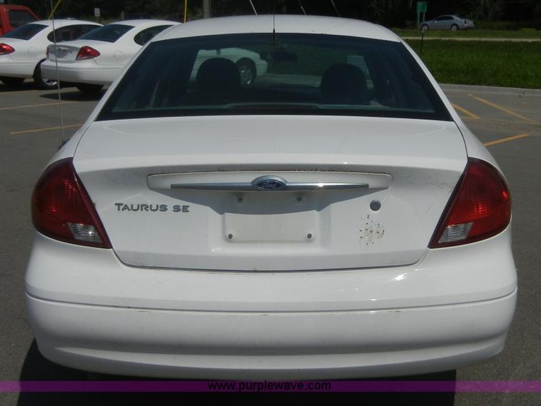 image for item 2400 2002 Ford Taurus SE