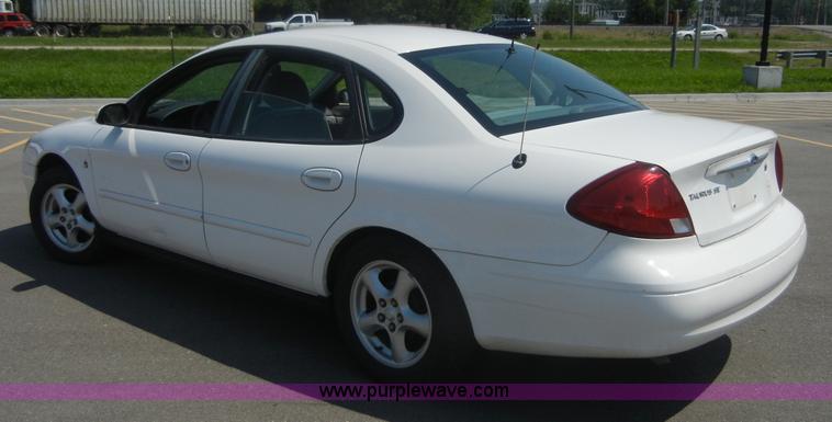 image for item 2400 2002 Ford Taurus SE