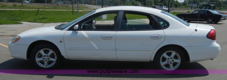 image for item 2400 2002 Ford Taurus SE