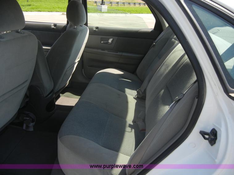 image for item 2400 2002 Ford Taurus SE