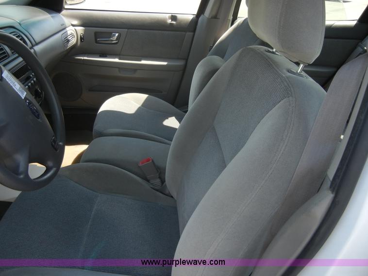 image for item 2400 2002 Ford Taurus SE