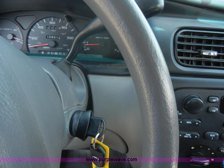 image for item 2400 2002 Ford Taurus SE