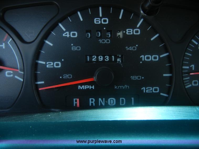 image for item 2400 2002 Ford Taurus SE