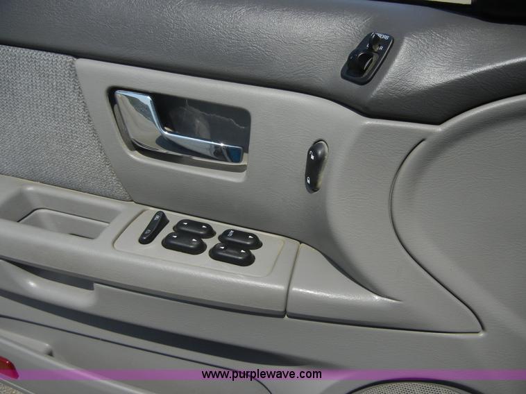 image for item 2400 2002 Ford Taurus SE
