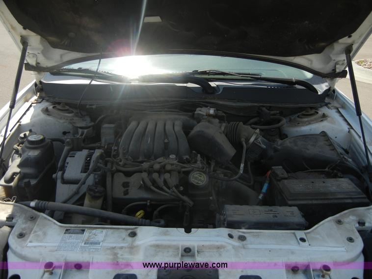 image for item 2400 2002 Ford Taurus SE