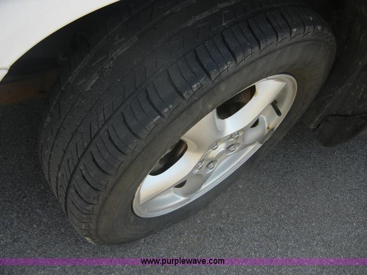 image for item 2400 2002 Ford Taurus SE