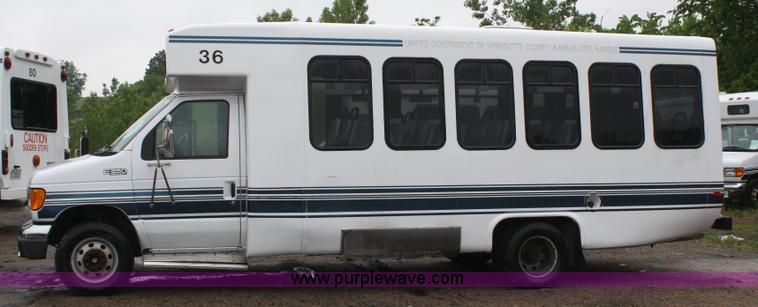 image for item 4651 2003 Ford E350 Super Duty transit bus