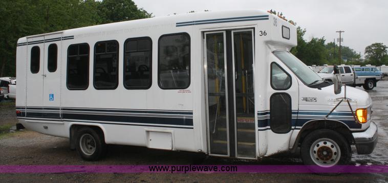 image for item 4651 2003 Ford E350 Super Duty transit bus
