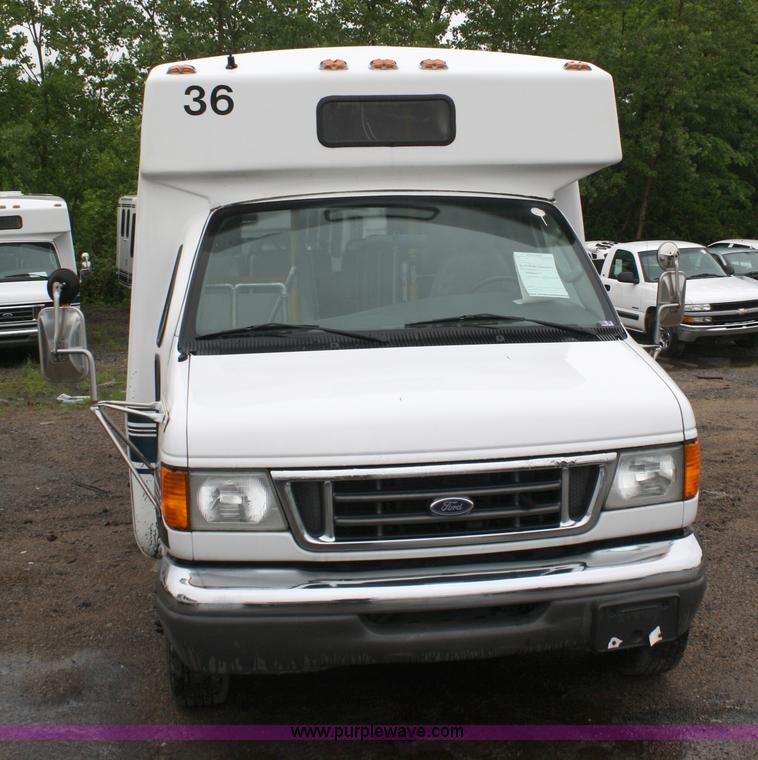 image for item 4651 2003 Ford E350 Super Duty transit bus