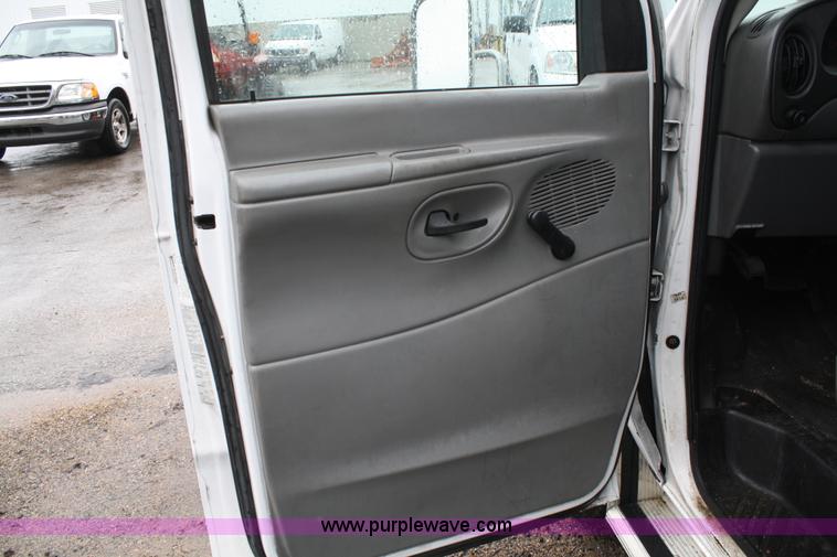 image for item 4651 2003 Ford E350 Super Duty transit bus
