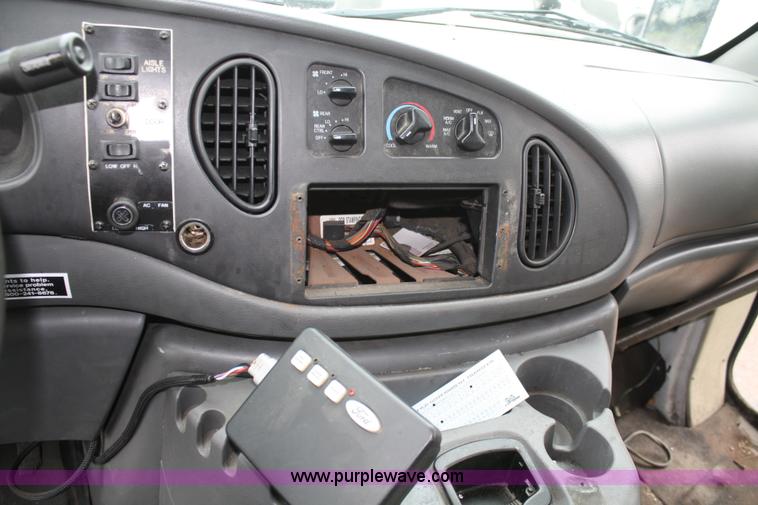 image for item 4651 2003 Ford E350 Super Duty transit bus