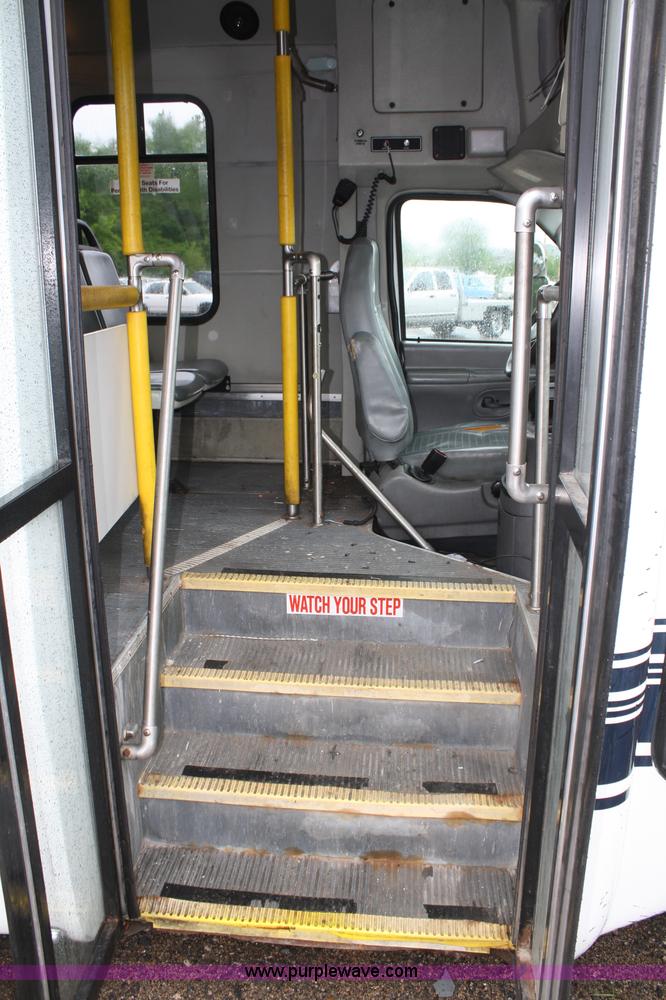 image for item 4651 2003 Ford E350 Super Duty transit bus