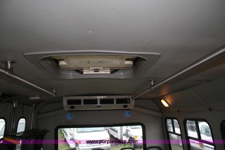 image for item 4651 2003 Ford E350 Super Duty transit bus