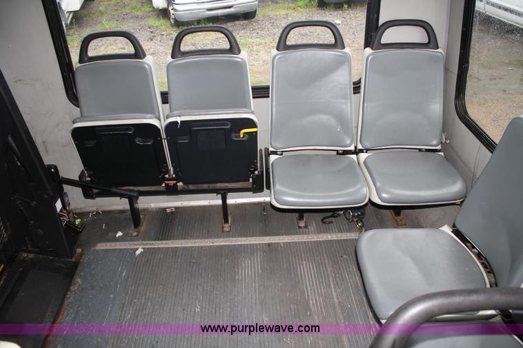 image for item 4651 2003 Ford E350 Super Duty transit bus