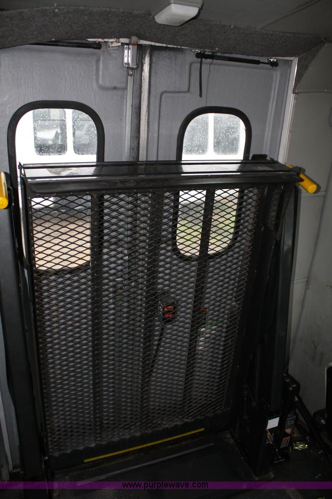 image for item 4651 2003 Ford E350 Super Duty transit bus