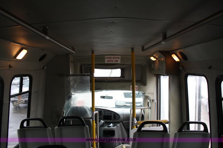 image for item 4651 2003 Ford E350 Super Duty transit bus