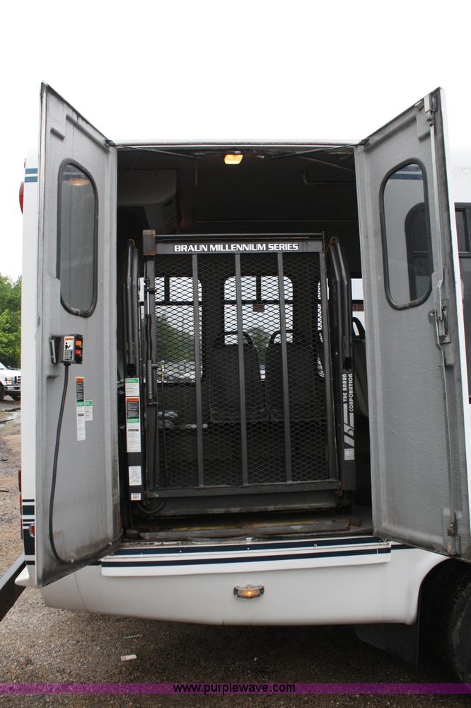 image for item 4651 2003 Ford E350 Super Duty transit bus