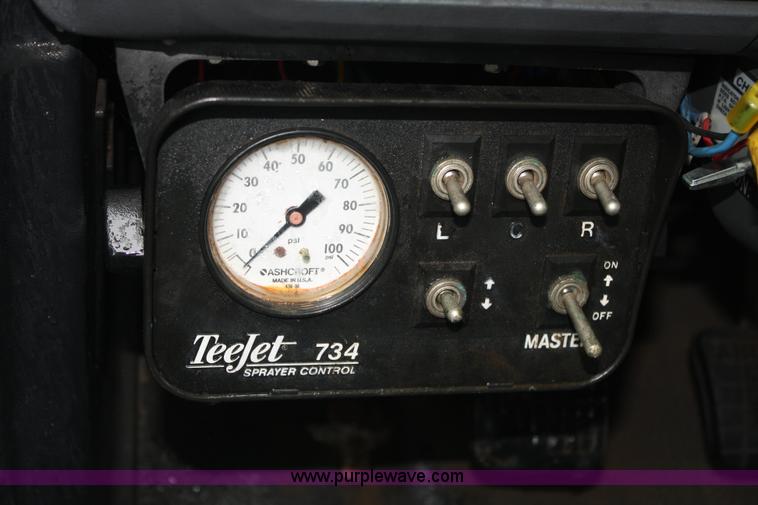 image for item 4653 1994 Ford F800 dump truck with sprayer