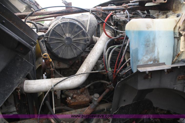 image for item 4653 1994 Ford F800 dump truck with sprayer