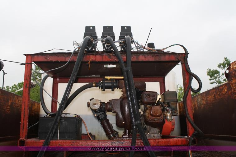 image for item 4653 1994 Ford F800 dump truck with sprayer