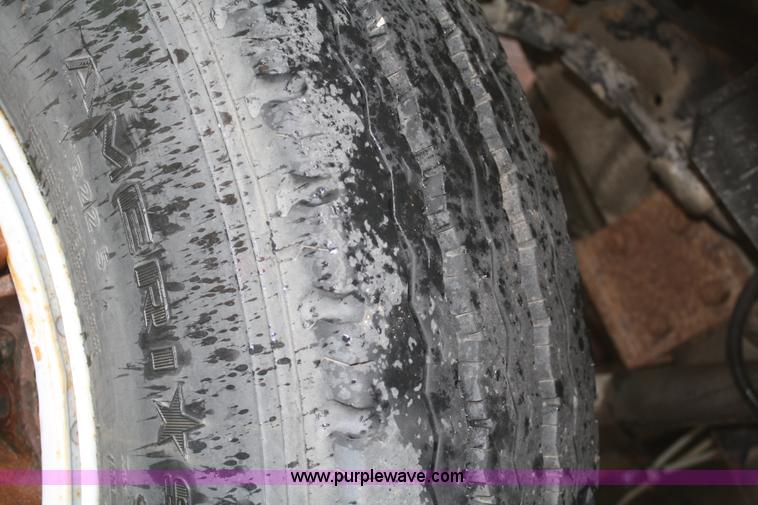 image for item 4653 1994 Ford F800 dump truck with sprayer