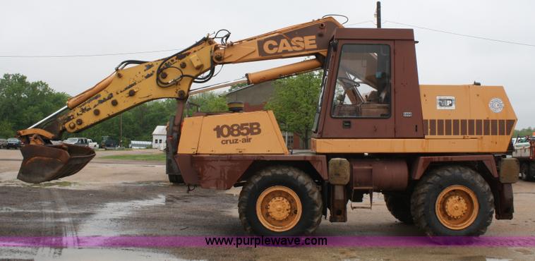 image for item 4660 Case 1085 Cruz air wheel excavator
