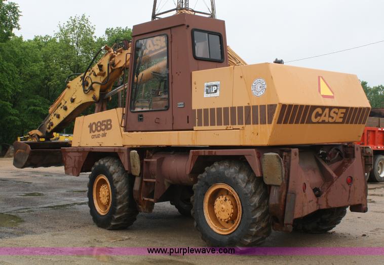 image for item 4660 Case 1085 Cruz air wheel excavator