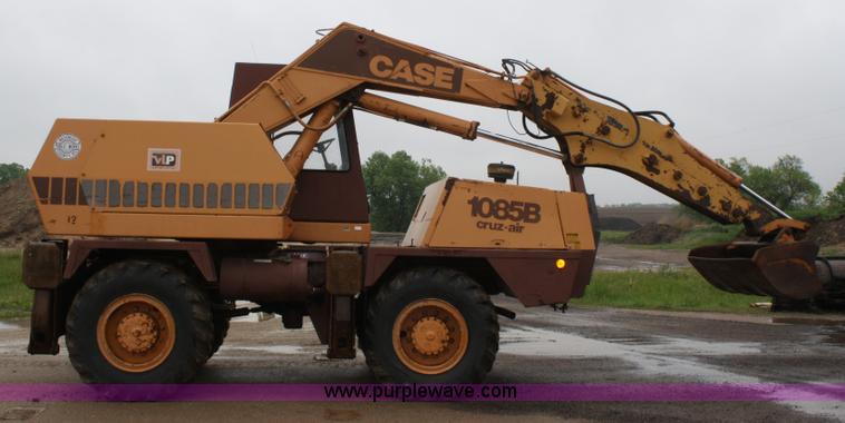 image for item 4660 Case 1085 Cruz air wheel excavator