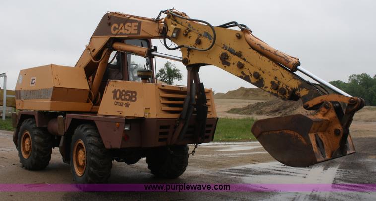 image for item 4660 Case 1085 Cruz air wheel excavator