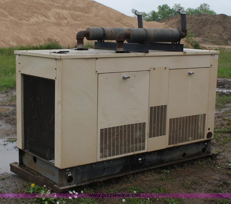 image for item 4663 Dayton 9303-1 generator