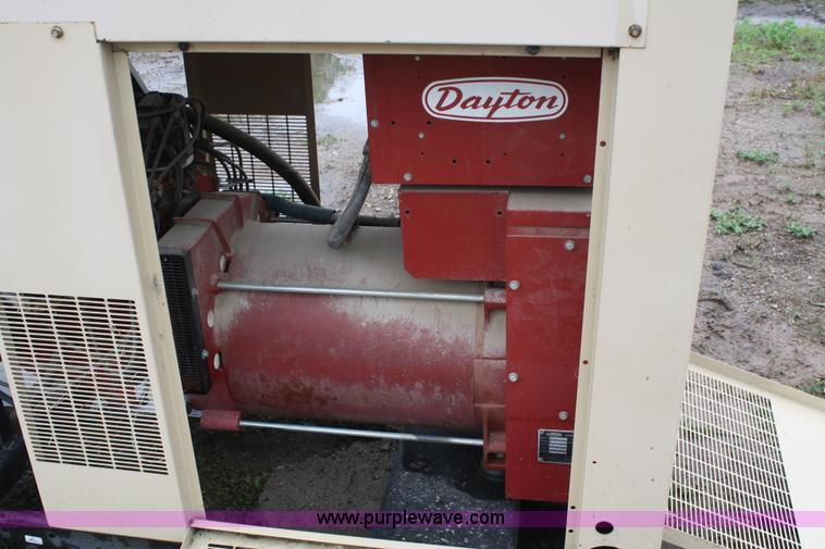 image for item 4663 Dayton 9303-1 generator