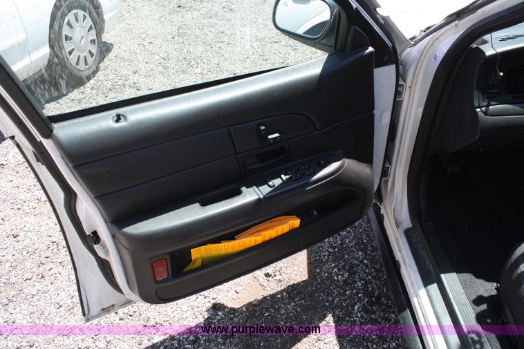 image for item 5039 2003 Ford Crown Victoria Police Interceptor