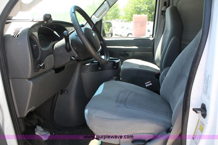 image for item 5040 2006 Ford E250 Econoline van