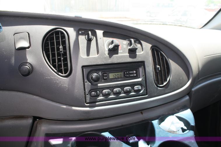 image for item 5040 2006 Ford E250 Econoline van