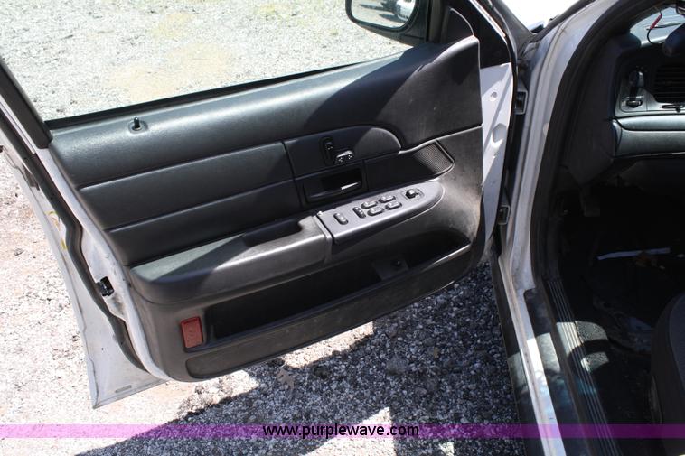 image for item 5047 2006 Ford Crown Victoria Police Interceptor