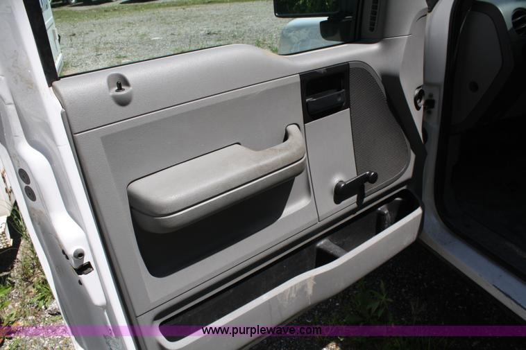 image for item 5052 2005 Ford F150 extended cab pickup truck