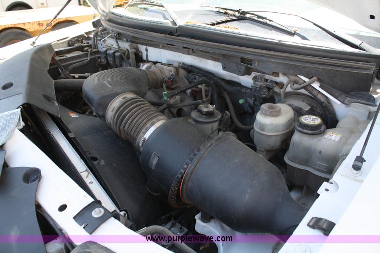 image for item 5052 2005 Ford F150 extended cab pickup truck