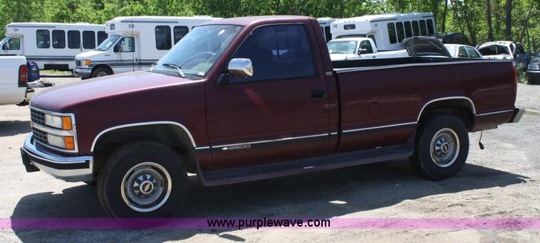 image for item 5053 1993 Chevrolet C2500 pickup truck