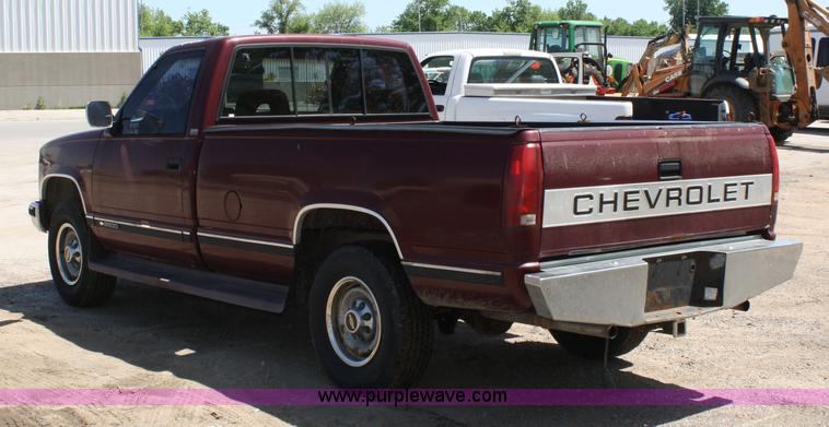 image for item 5053 1993 Chevrolet C2500 pickup truck