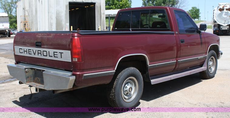 image for item 5053 1993 Chevrolet C2500 pickup truck