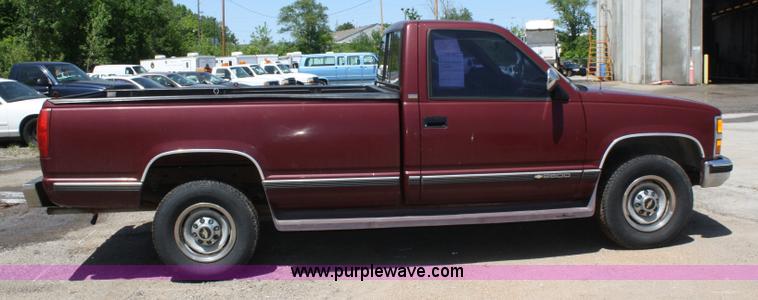 image for item 5053 1993 Chevrolet C2500 pickup truck