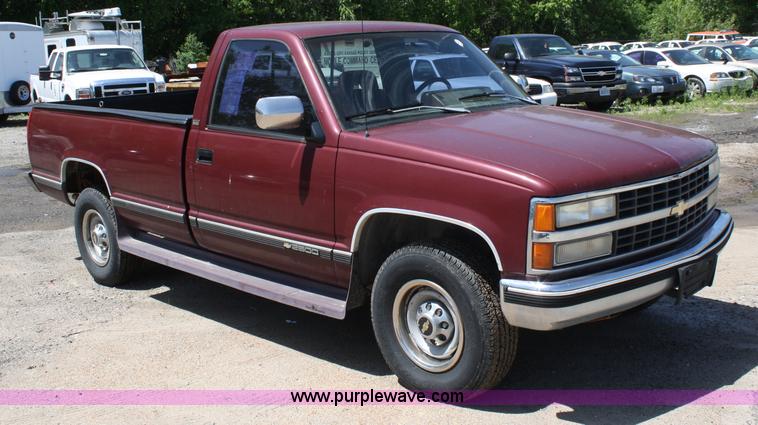 image for item 5053 1993 Chevrolet C2500 pickup truck