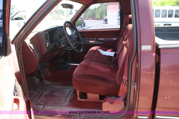 image for item 5053 1993 Chevrolet C2500 pickup truck